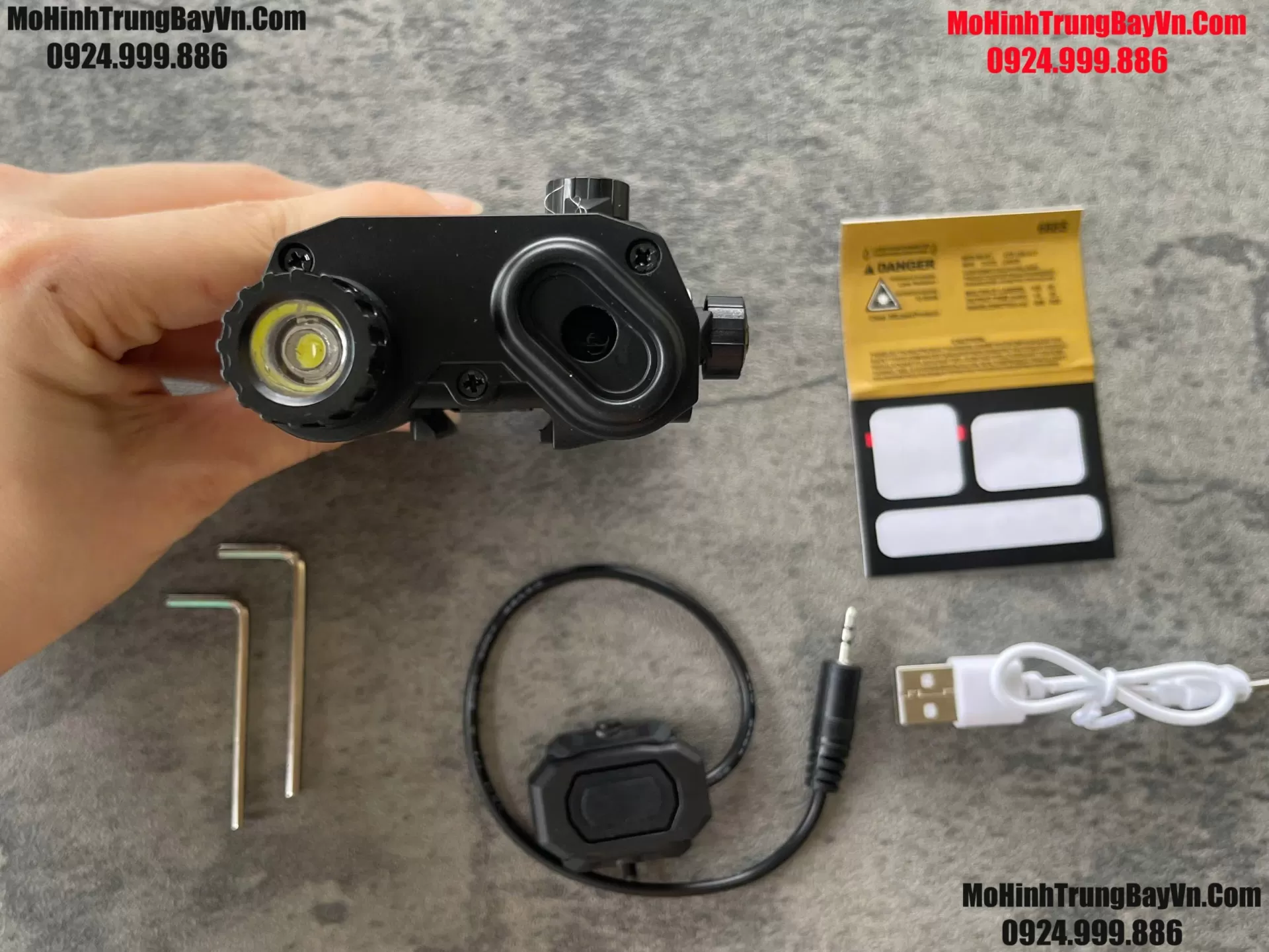 Phụ Kiện PEQ 3 Chức Năng Cao Cấp Đèn + Laser Xanh Hoặc Laser Đỏ  Kèm Công Tắc Điều Chỉnh Thông Minh