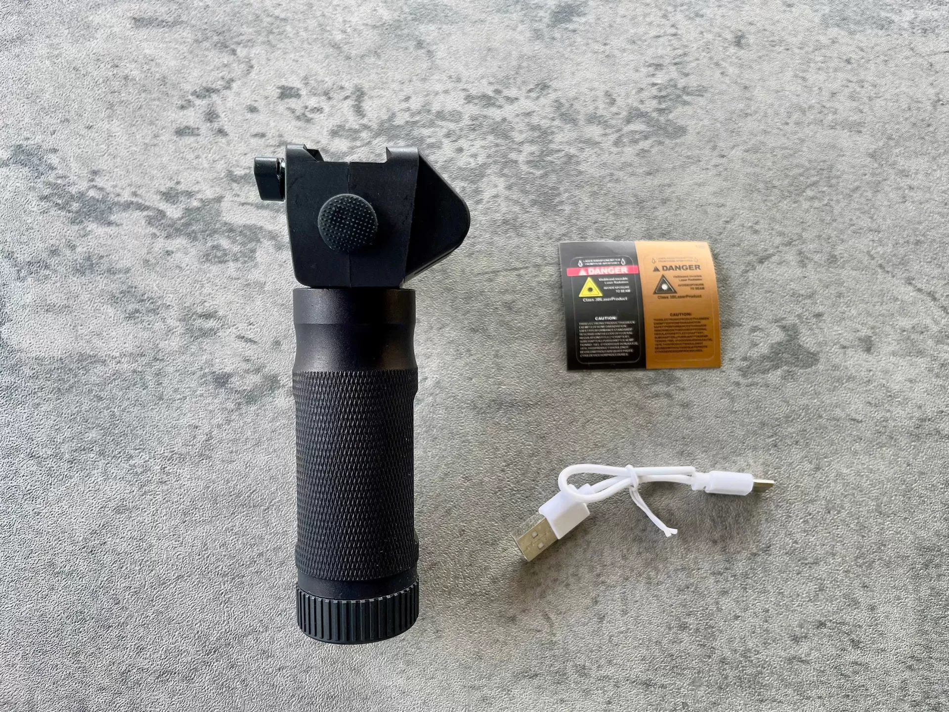 Phụ Kiện Tay Cầm Kim Loại Tích Hợp Đèn Pin 3 Chức Năng Và Laser Xanh Lá Cây